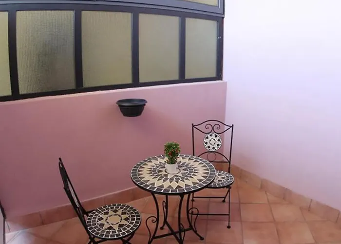 Bed & Breakfast Policlinico Happy